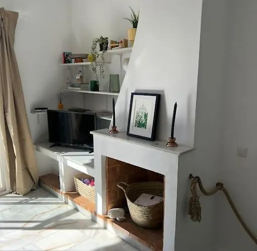 Beautiful Views, Pool & Just 10min To The