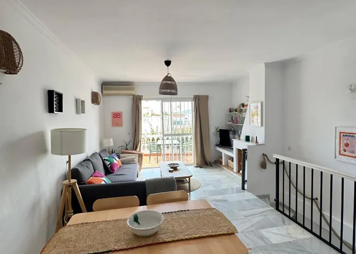 Beautiful Views, Pool & Just 10min To The