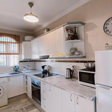 Beautiful Views, Pool & Just 10min To The Holiday home *