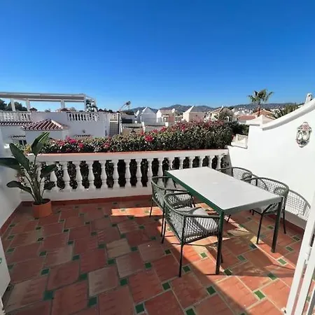 Beautiful Views, Pool & Just 10min To The Holiday home *